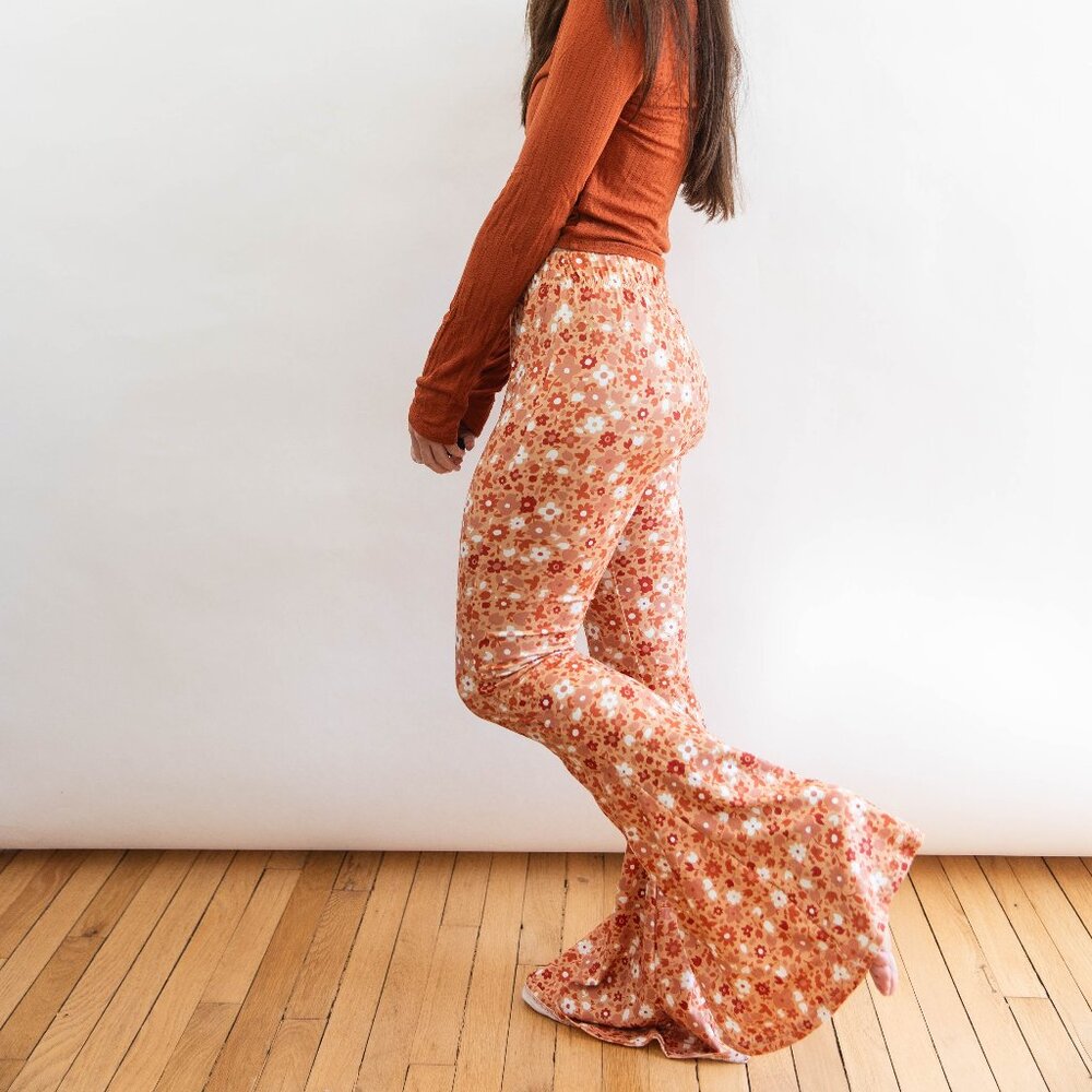NWT Orange Floral Print Stretch Bell Bottom Flares - Daisy Del Sol
